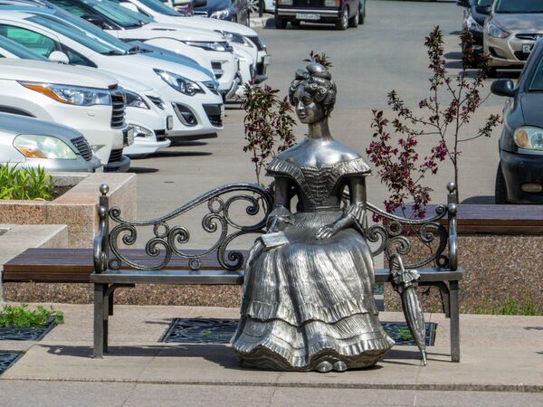 Скульптура Люба в Омске Скульптура Люба в Омске