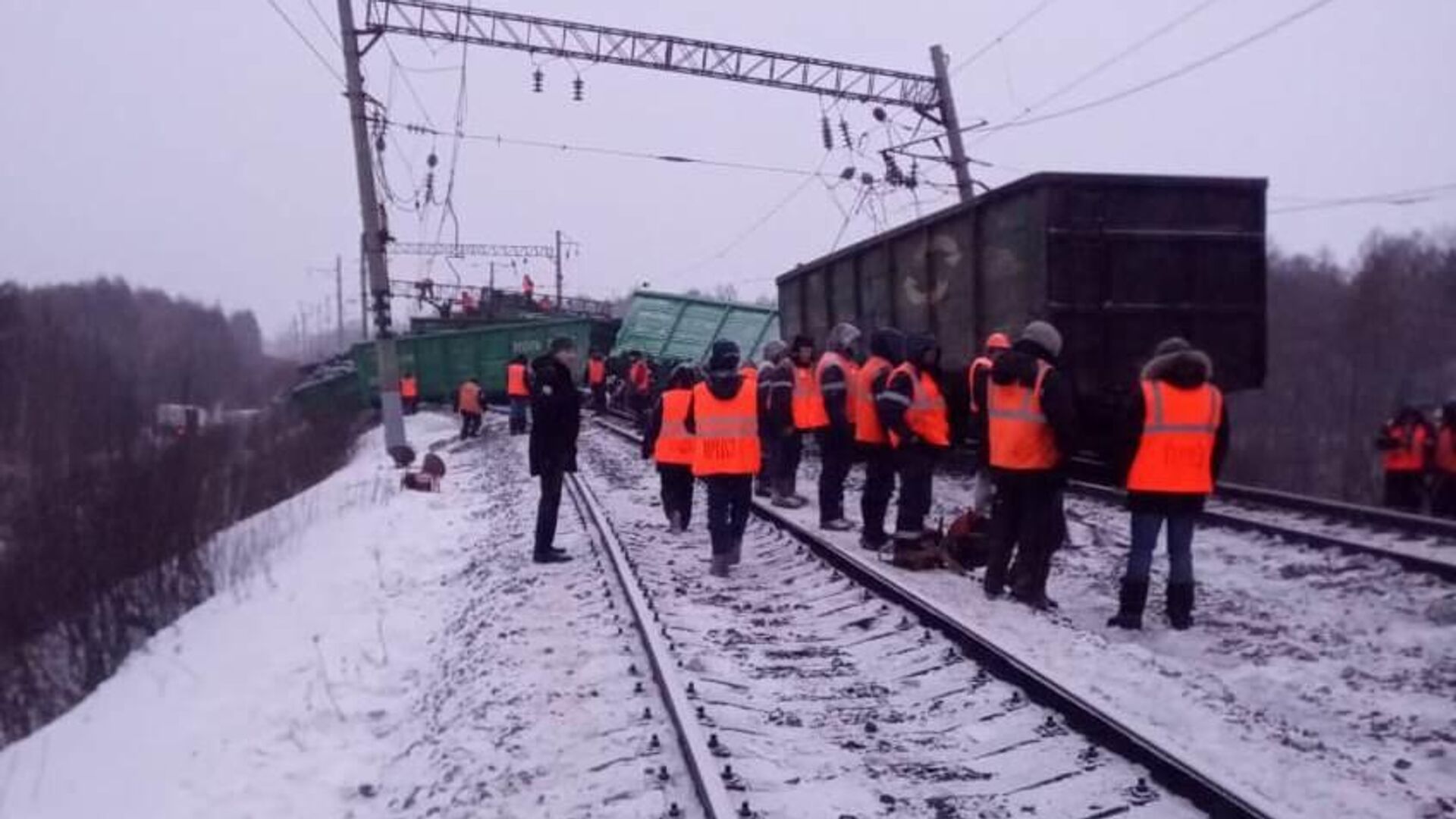 Продолжай железнодорожный. Сход вагонов в Пермском крае. ДВЖД сход вагонов. Сход вагонов Амурская область.