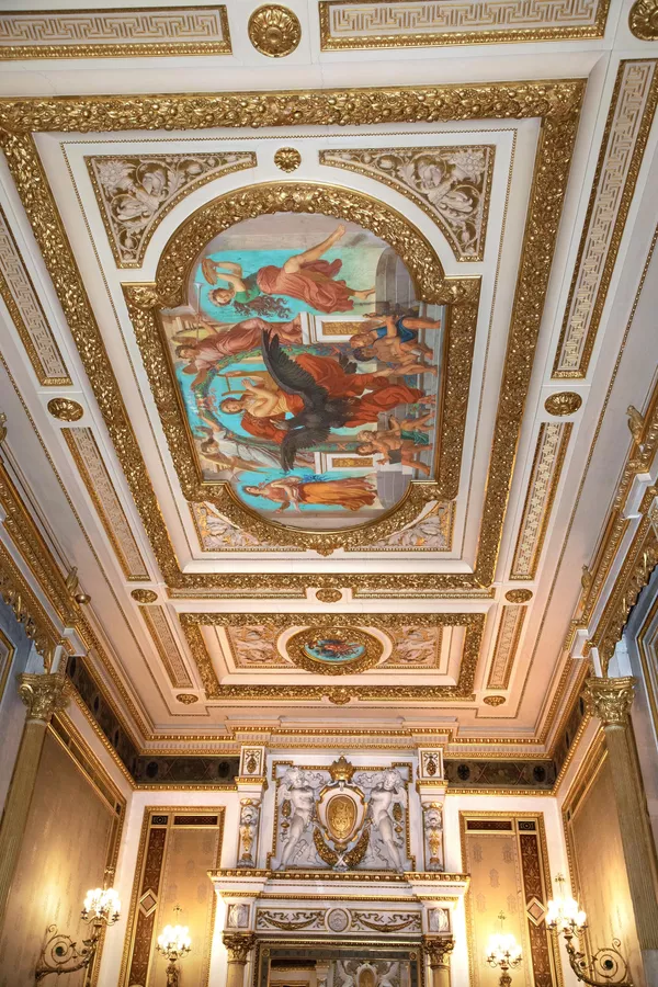 Интерьер в здании Венской государственной оперы