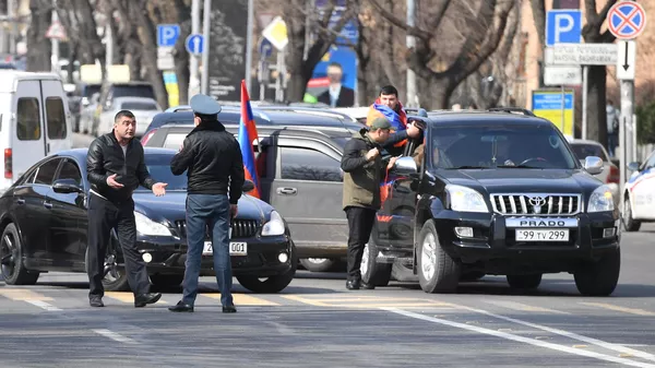 Протестующие перекрыли проспект Баграмяна в Ереване Протестующие перекрыли проспект Баграмяна в Ереване