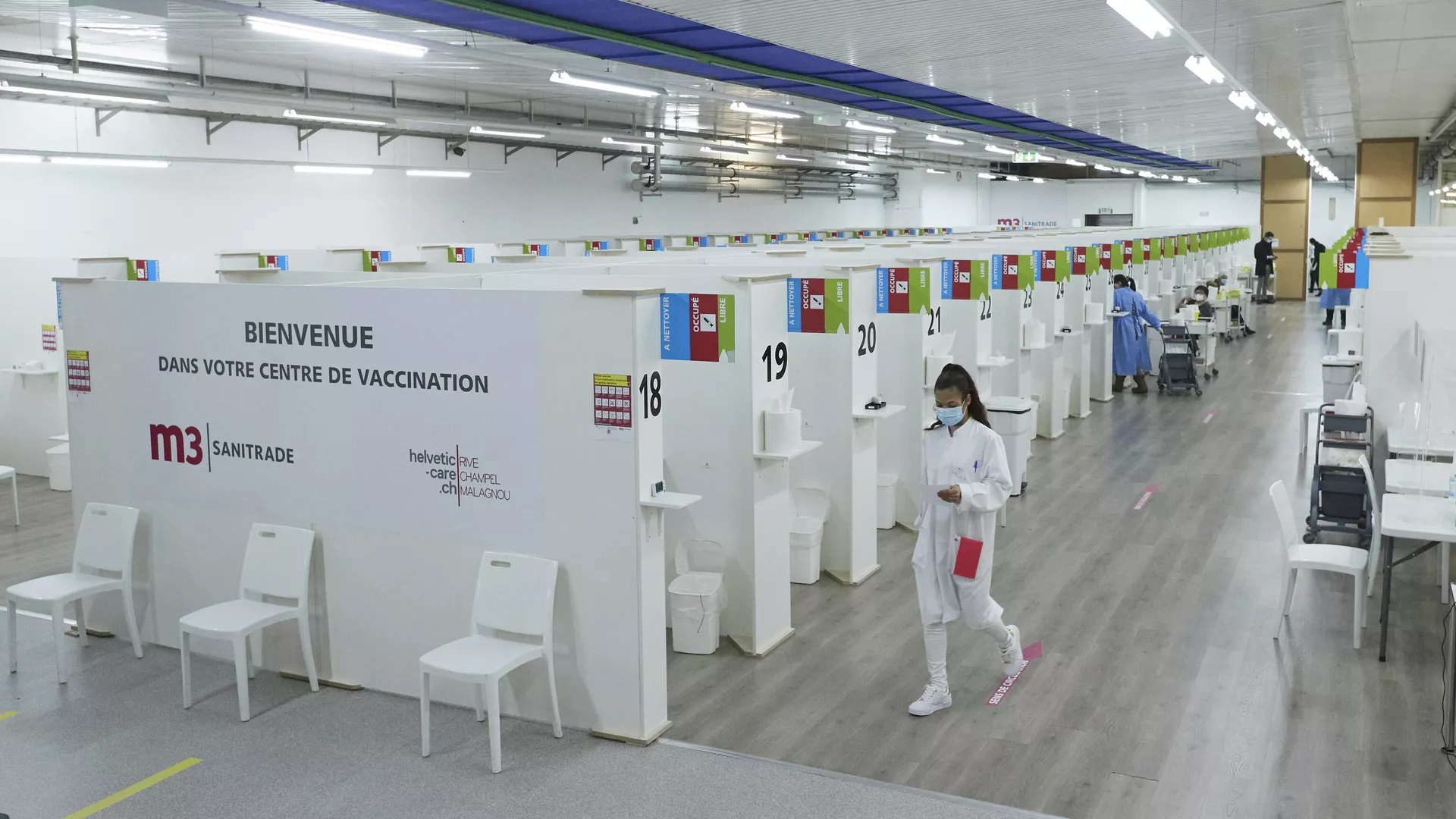 Медицинские работники в центре вакцинации против коронавирусной инфекции (COVID-19) в Женеве, Швейцария Медицинские работники в центре вакцинации против коронавирусной инфекции (COVID-19) в Женеве, Швейцария - РИА Новости, 1920, 27.02.2021