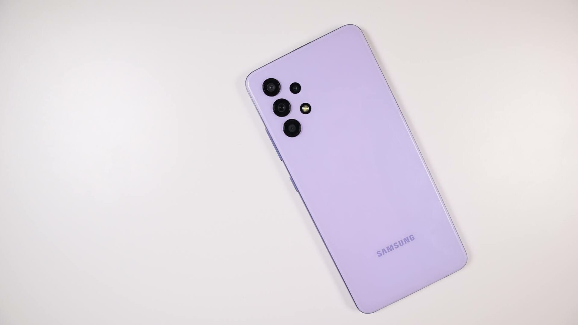 Samsung выпускает бюджетный смартфон с гигантским аккумулятором