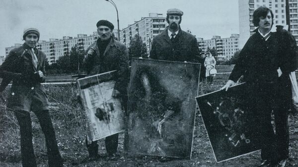 Документальные фотографии Бульдозерной выставки и выставки в Измайлово, 1974 Документальные фотографии Бульдозерной выставки и выставки в Измайлово, 1974