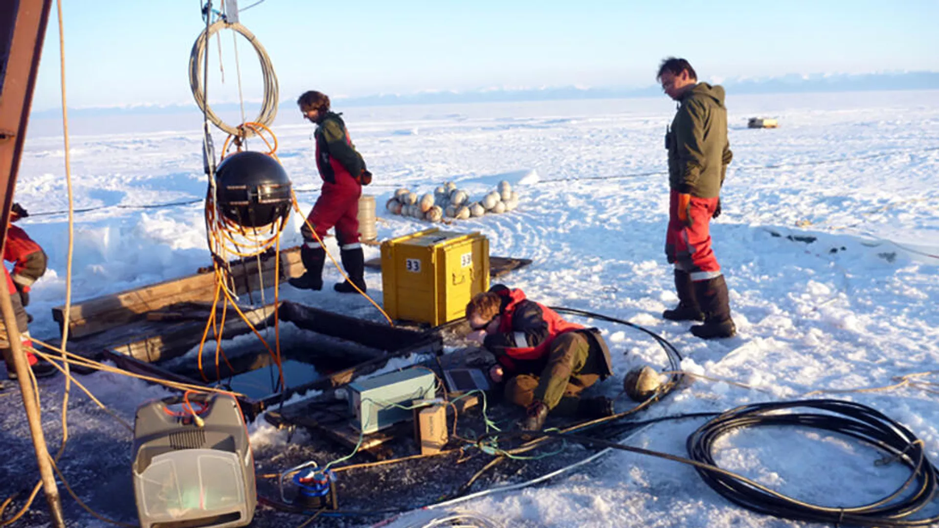 Нейтринный детектор байкал. Нейтринный телескоп на байкале. Нейтринный телескоп baikal-gvd. Нейтринный телескоп на байкале что это. Нейтринный телескоп на байкале.