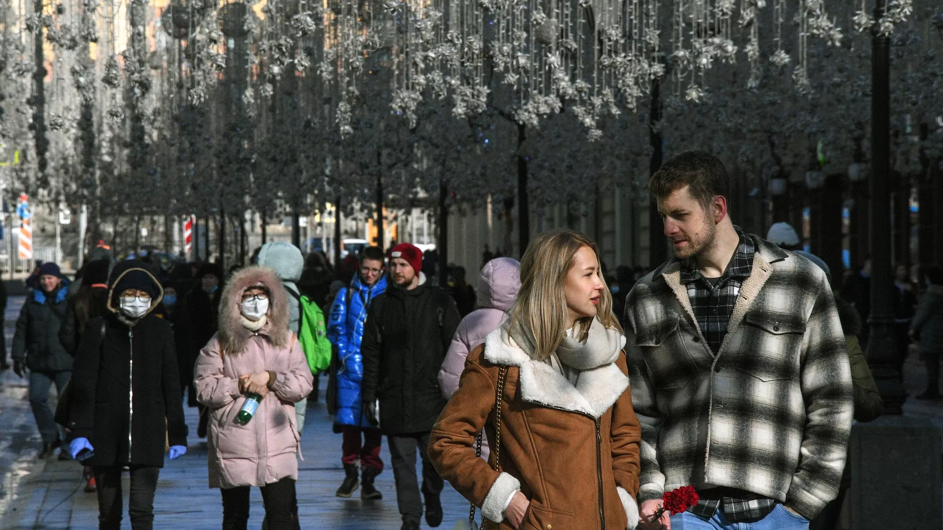 Когда придет тепло в россии. Жители Москвы. Март в Москве. Потепление в Москве. Москва прохожие.