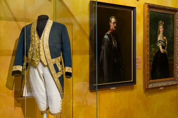 Выставка Придворный костюм середины XIX - начала XX века из собрания Государственного Эрмитажа в Государственном историческом музее 