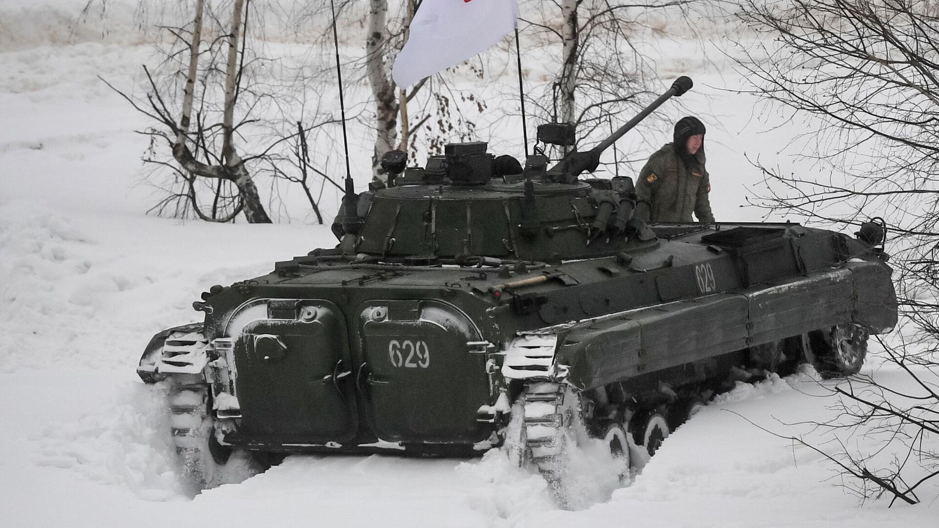 Боевая машина пехоты БМП-2 во время совместных военных учений Россия-Белоруссия на полигоне Мулино Боевая машина пехоты БМП-2 во время совместных военных учений Россия-Белоруссия на полигоне Мулино - РИА Новости, 1920, 19.03.2021