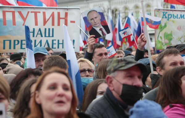 Зрители на праздничном концерте в честь седьмой годовщины Крымской весны в Симферополе Зрители на праздничном концерте в честь седьмой годовщины Крымской весны в Симферополе