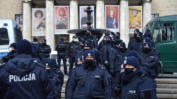 В Варшаве двое полицейских пострадали во время акции протеста