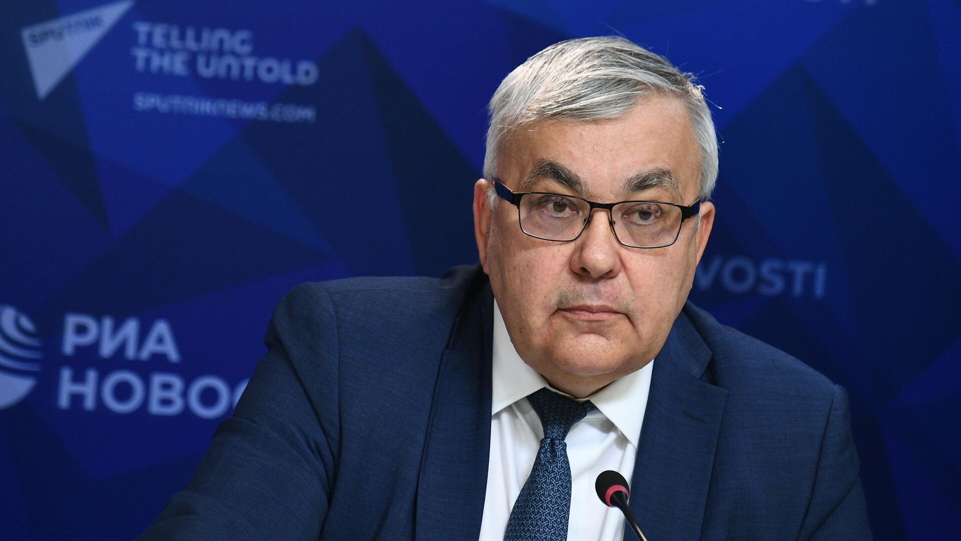 Заместитель министра иностранных дел России Сергей Вершинин во время онлайн-брифинга в Международном мультимедийном пресс-центре МИА Россия сегодня в Москве Заместитель министра иностранных дел России Сергей Вершинин во время онлайн-брифинга в Международном мультимедийном пресс-центре МИА Россия сегодня в Москве - РИА Новости, 1920, 14.05.2021