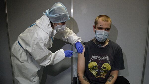 Беглов призвал привиться всех откладывающих вакцинацию петербуржцев