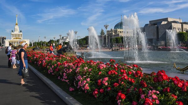 Сезон катания на лодках открылся на ВДНХ Сезон катания на лодках открылся на ВДНХ