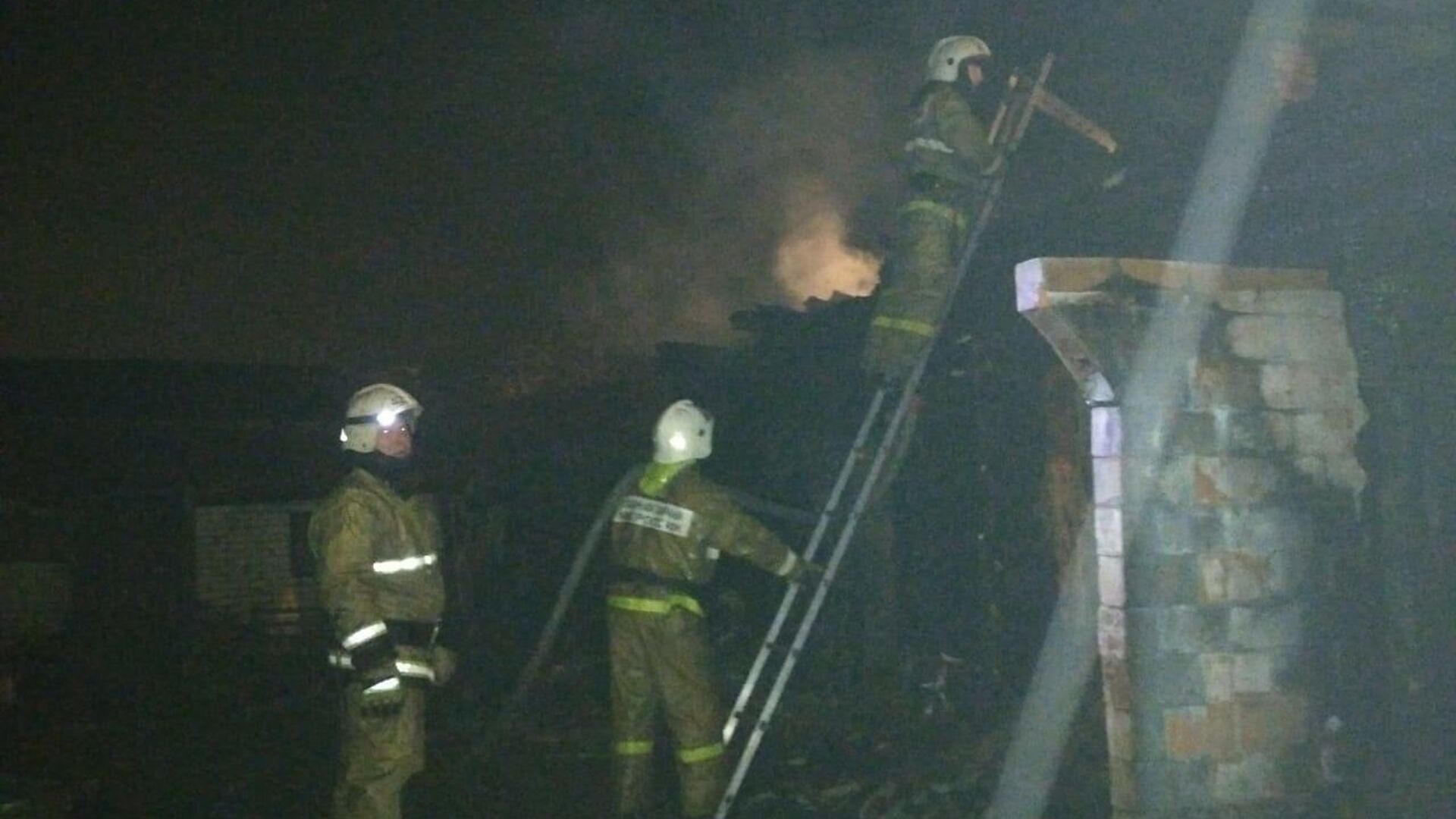В Башкирии четыре человека погибли при пожаре в жилом доме