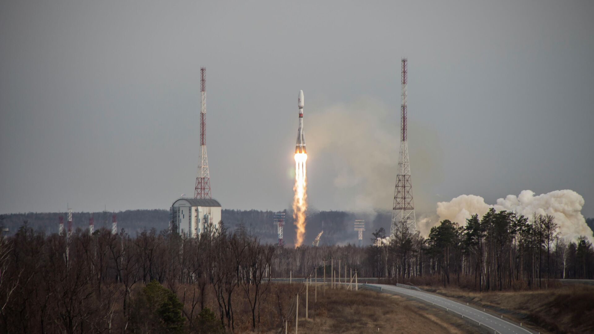 "Союз-2.1б" установили на стартовом комплексе Байконура