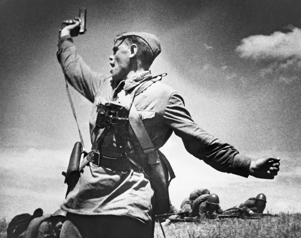 От первого дня войны до знамени над Рейхстагом: великие фронтовые снимки