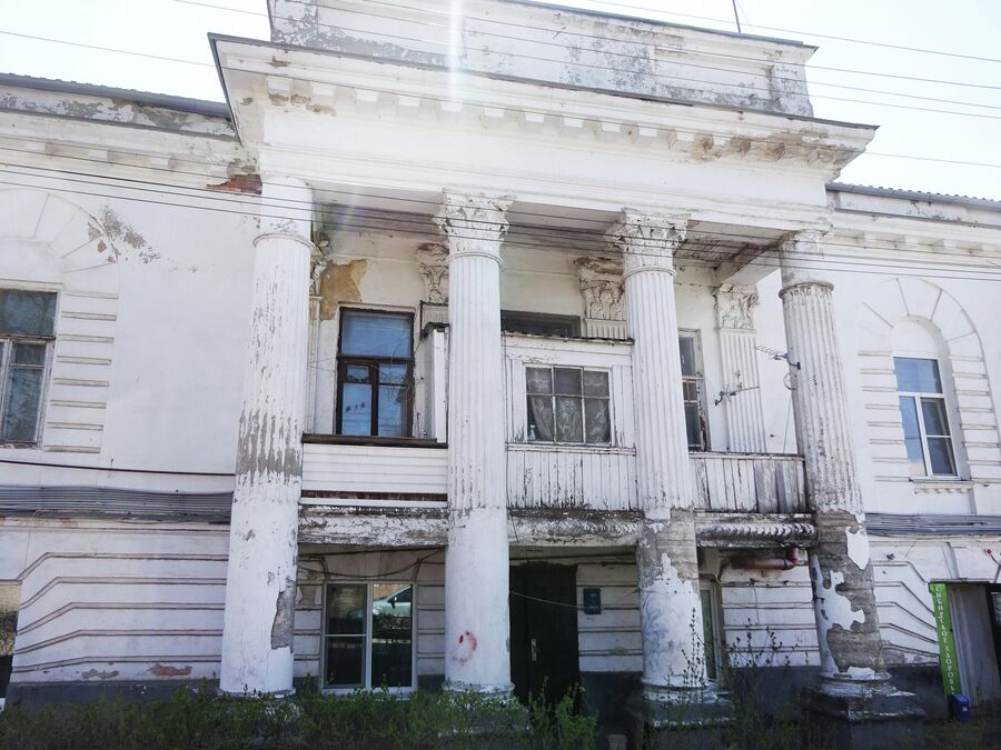 Дом Хрисанфа Кирсанова возведен в 1820-е годы в стиле классицизм Дом Хрисанфа Кирсанова возведен в 1820-е годы в стиле классицизм