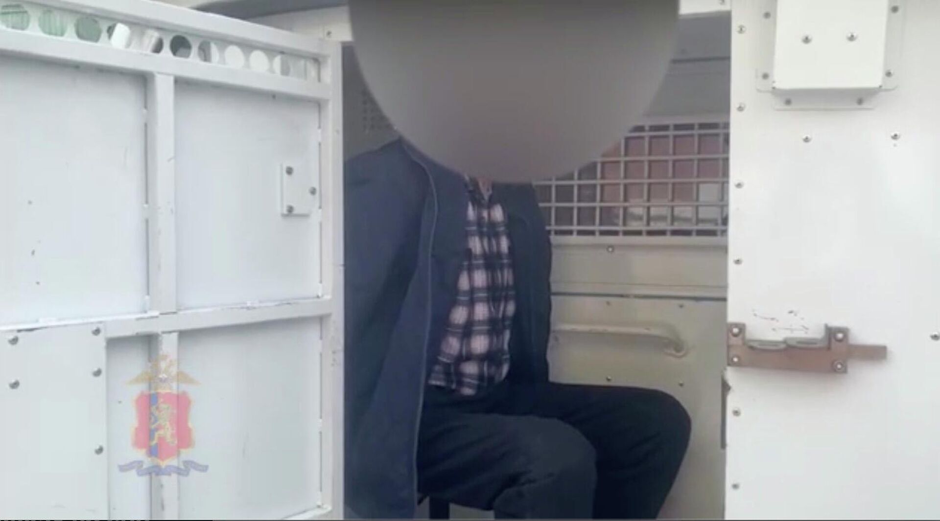 В Красноярске оперативники уголовного розыска задержали подозреваемого в совершении убийства двух человек. В Красноярске оперативники уголовного розыска задержали подозреваемого в совершении убийства двух человек. - РИА Новости, 1920, 07.05.2021