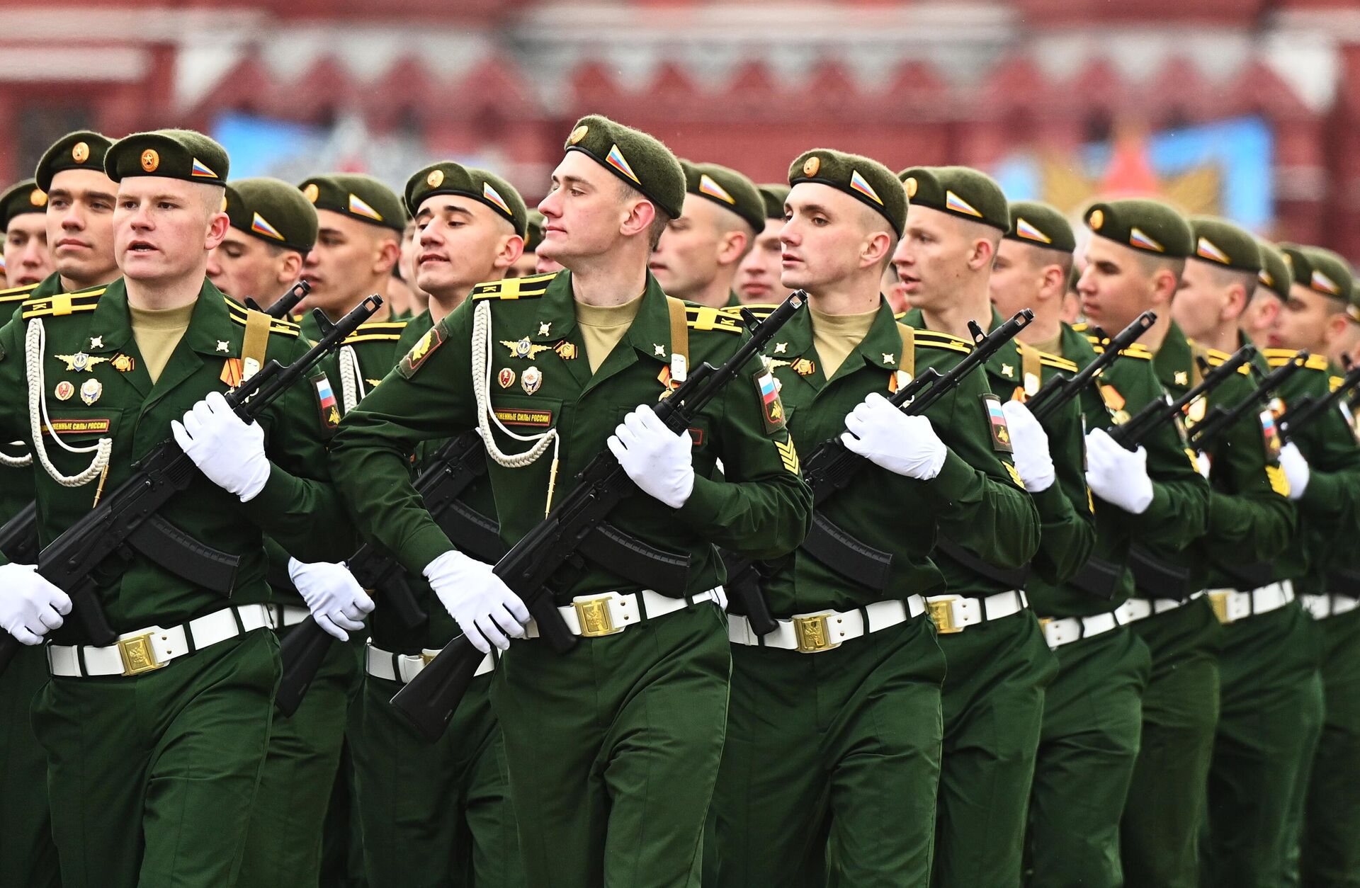 Военнослужащие парадных расчетов на военном параде в честь 76-й годовщины Победы в Великой Отечественной войне в Москве Военнослужащие парадных расчетов на военном параде в честь 76-й годовщины Победы в Великой Отечественной войне в Москве - РИА Новости, 1920, 09.05.2021