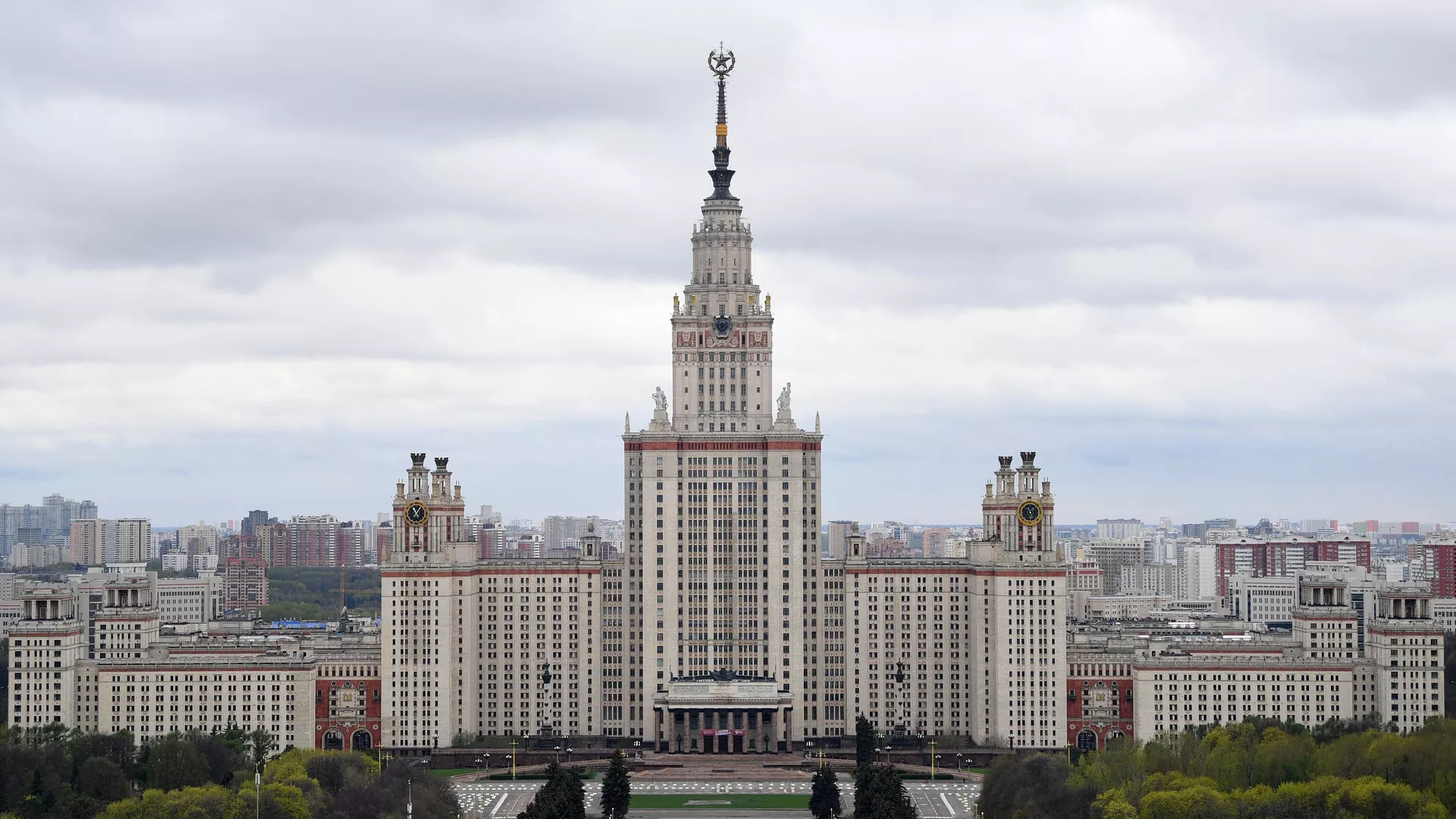 Здание Московского государственного университета имени М. В. Ломоносова на Воробьевых горах в Москве - РИА Новости, 1920, 12.07.2021