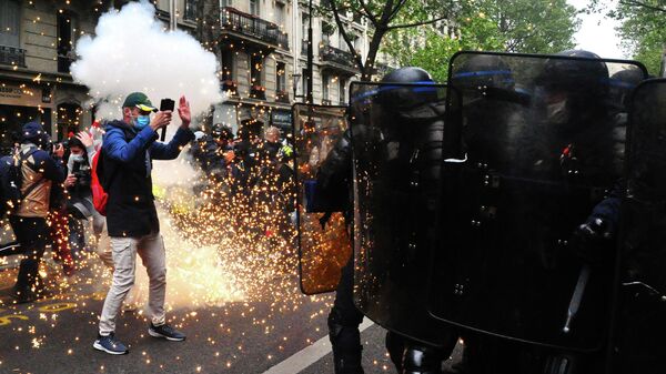Беспорядки на первомайской демонстрации в Париже Беспорядки на первомайской демонстрации в Париже