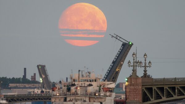 Астроном объяснил кровавый цвет Луны во время затмения