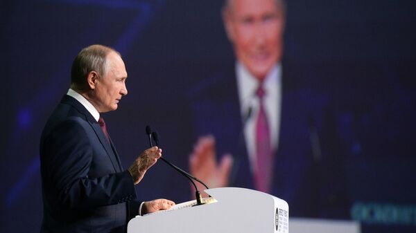 Путин о санкциях: Россия отвечает так, чтобы не стрелять себе в ногу