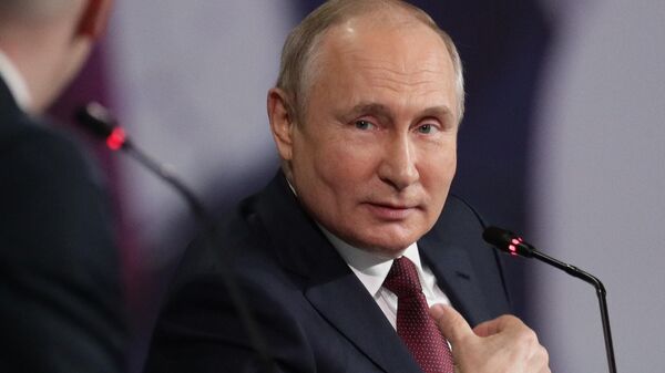 Путин заявил о продолжении выплат медработникам на фоне COVID-19 