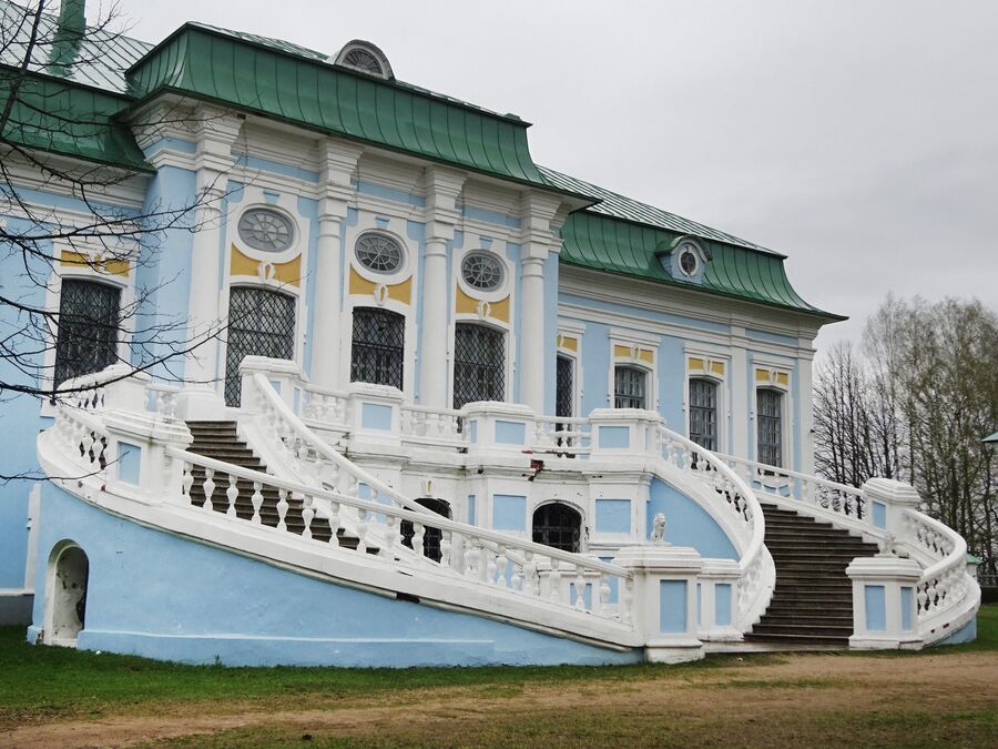 Главный дом (дворец) Главный дом (дворец)
