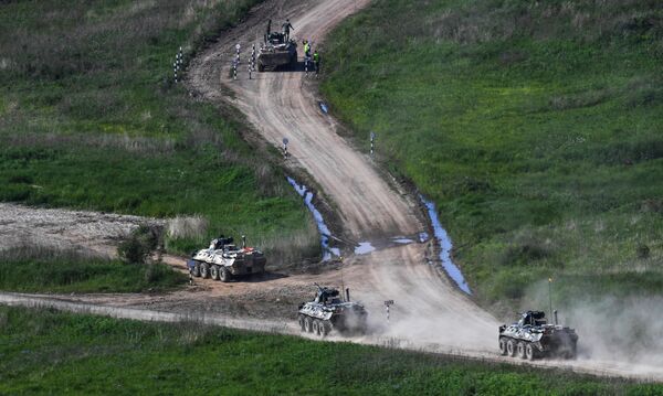 Бронетранспортеры БТР-82А во время третьего этапа всеармейского конкурса Морской десант-2021 на тактическом поле Мыс Клерка полигона Бамбурово в Приморском крае Бронетранспортеры БТР-82А во время третьего этапа всеармейского конкурса Морской десант-2021 на тактическом поле Мыс Клерка полигона Бамбурово в Приморском крае