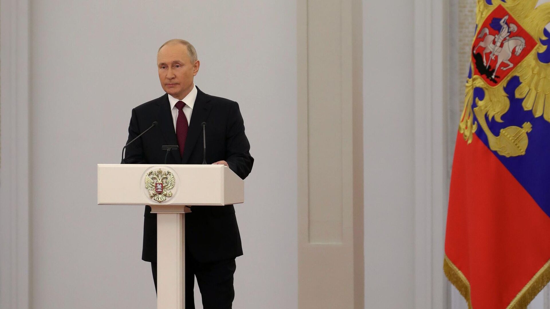 Президент РФ Владимир Путин на торжественной церемонии вручения государственных премий России Президент РФ Владимир Путин на торжественной церемонии вручения государственных премий России - РИА Новости, 1920, 12.06.2021