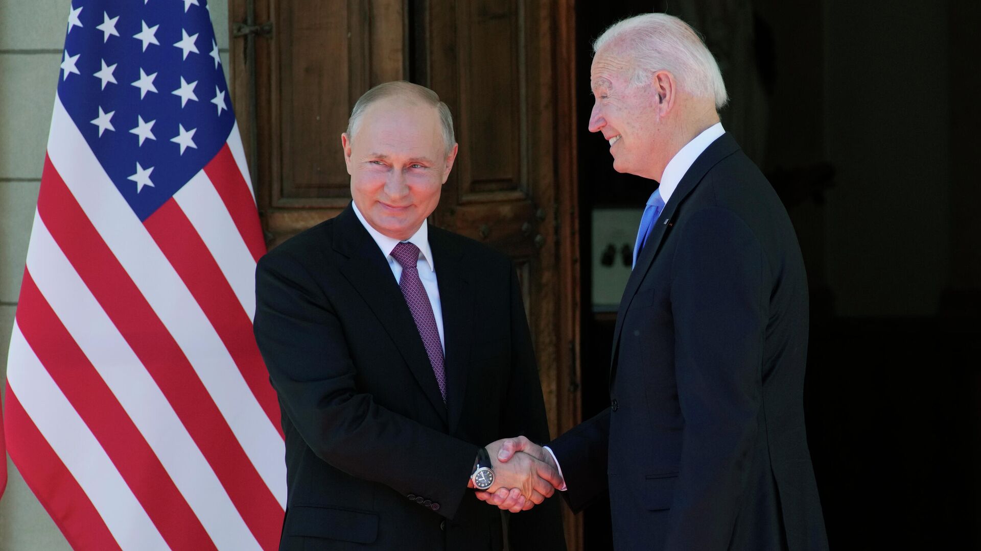 Президент РФ Владимир Путин и президент США Джо Байден во время встречи на вилле Ла Гранж в Женеве Президент РФ Владимир Путин и президент США Джо Байден во время встречи на вилле Ла Гранж в Женеве - РИА Новости, 1920, 16.06.2021