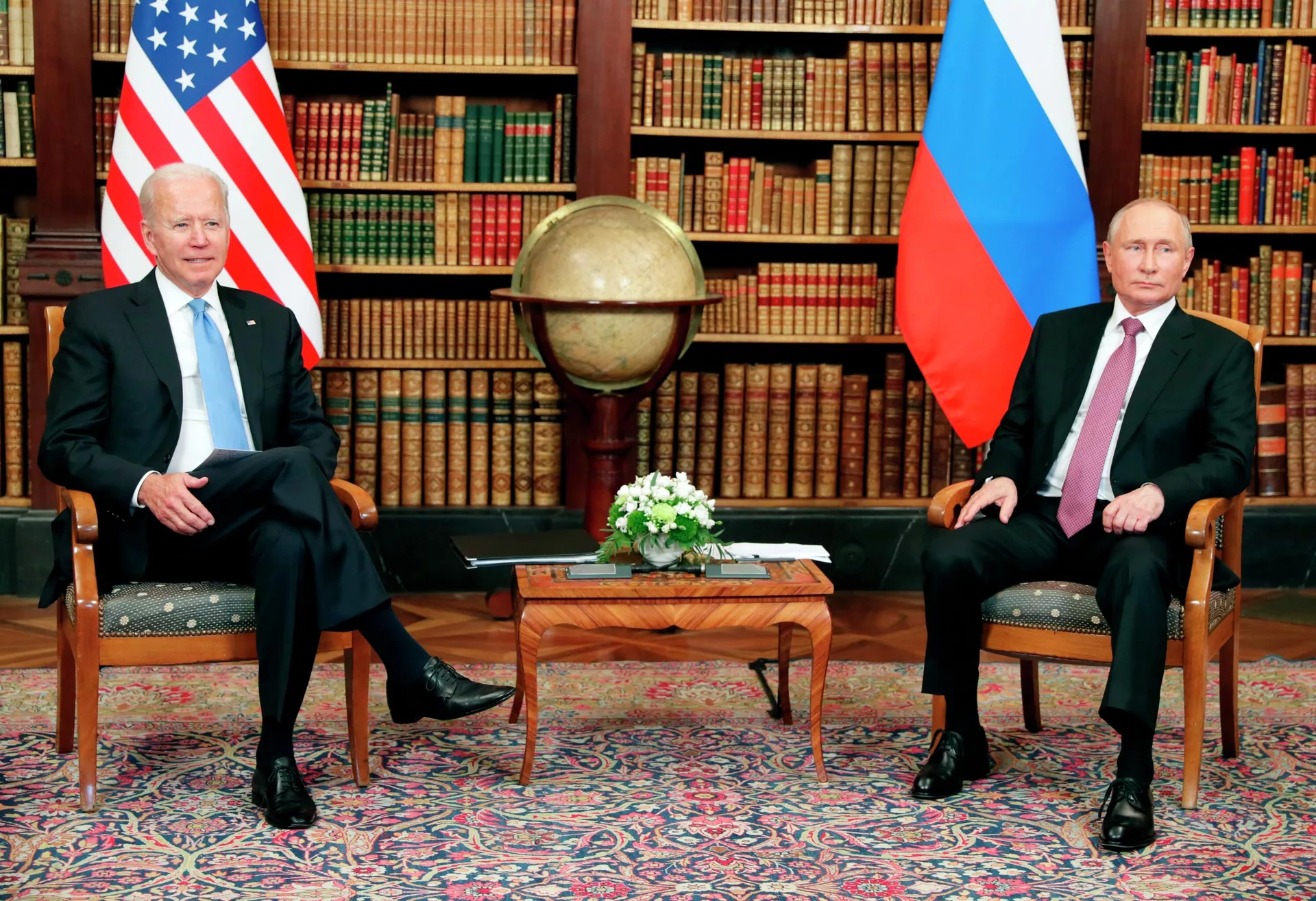 Президент РФ Владимир Путин и президент США Джо Байден во время встречи в Женеве на вилле Ла Гранж - РИА Новости, 1920, 16.06.2021