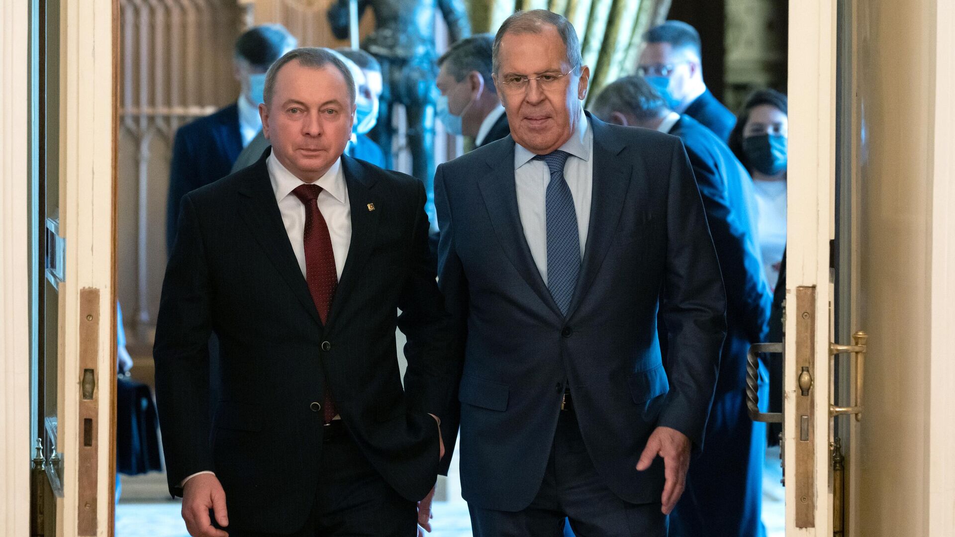 Министр иностранных дел России Сергей Лавров и министр иностранных дел Белоруссии Владимир Макей во время встречи в Москве Министр иностранных дел России Сергей Лавров и министр иностранных дел Белоруссии Владимир Макей во время встречи в Москве - РИА Новости, 1920, 18.06.2021