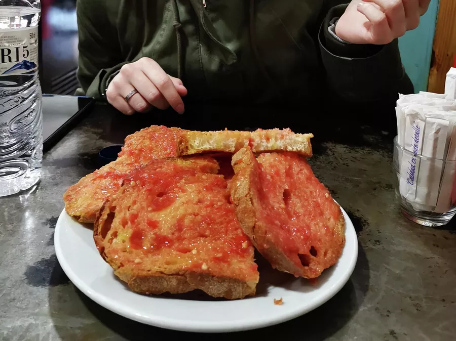 Пан кон томате в каталонском ресторане