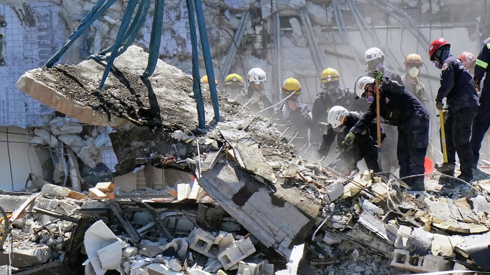 При обрушении крыши дома в Китае погибли восемь рабочих