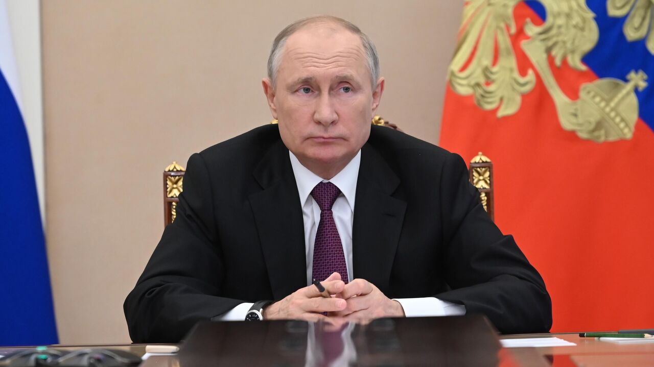 Путин сравнил украинское руководство с хамелеонами