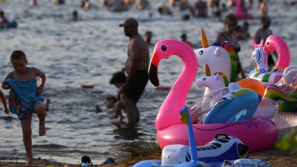 Врач посоветовала россиянам в жару пить воду каждые 10-15 минут