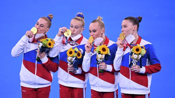 Российские гимнастки после победы в командном турнире Российские гимнастки после победы в командном турнире