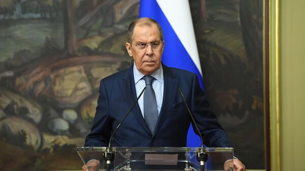 Россия готовит меры по защите соотечественников за рубежом, заявил Лавров
