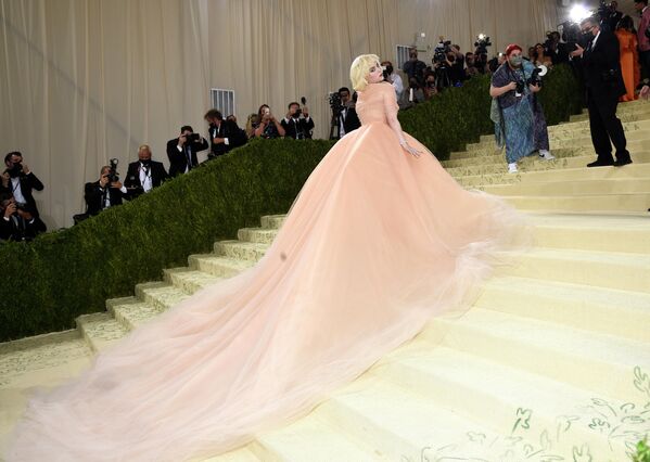 Билли Айлиш на балу Института костюма Met Gala в Нью-Йорке Билли Айлиш на балу Института костюма Met Gala в Нью-Йорке
