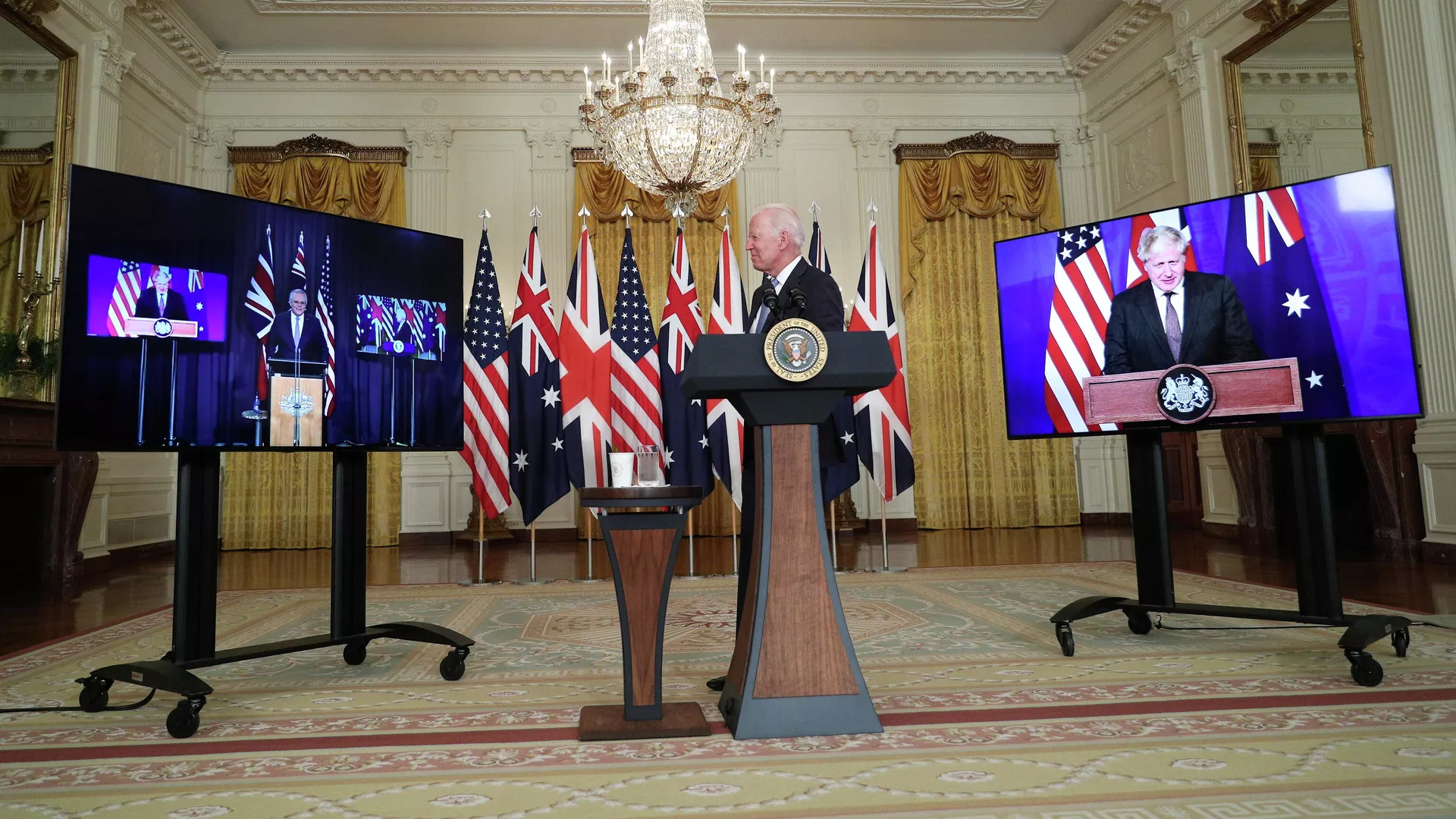 Президент США Джо Байден во время переговоров с премьер-министром Австралии Скоттом Моррисоном и премьер-министром Великобритании Борисом Джонсоном в Белом доме в Вашингтоне - РИА Новости, 1920, 19.09.2021