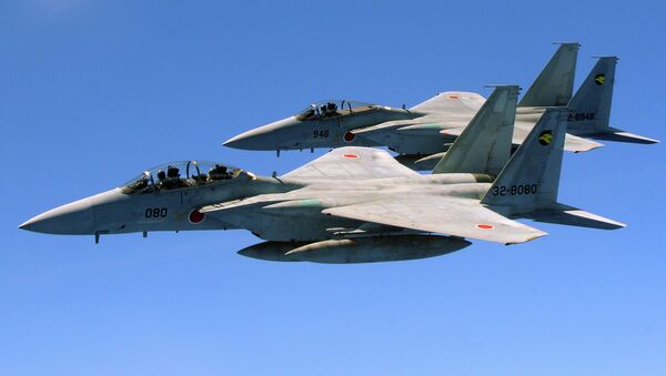 Истребители Mitsubishi F-15J ВВС Японии. Архивное фото Истребители Mitsubishi F-15J ВВС Японии. Архивное фото