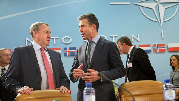 Генсек НАТО Андерс Фог Расмуссен и .о. главы МИД Украины Андрей Дещица на встрече в Брюсселе Генсек НАТО Андерс Фог Расмуссен и .о. главы МИД Украины Андрей Дещица на встрече в Брюсселе