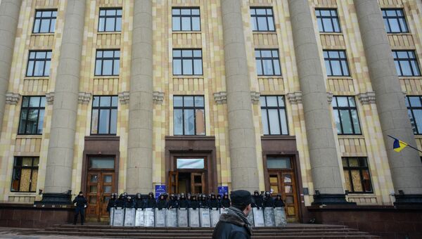 У здания областной администрации в Харькове. Архивное фото У здания областной администрации в Харькове. Архивное фото