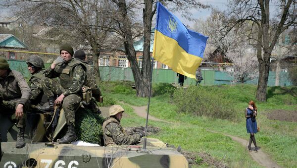 Украинские военные в Краматорске 16 апреля 2014 Украинские военные в Краматорске 16 апреля 2014