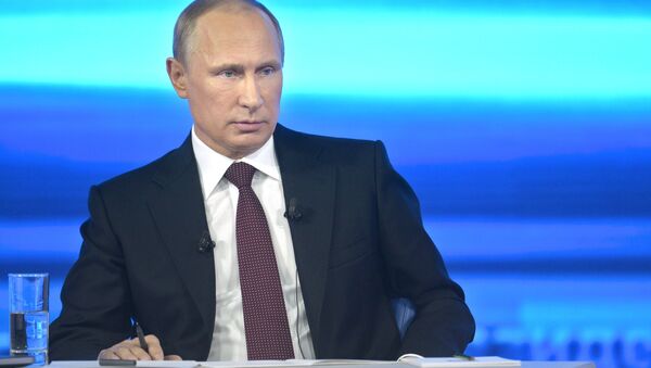 Прямая линия с Владимиром Путиным. Архивное фото Прямая линия с Владимиром Путиным. Архивное фото