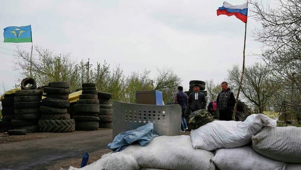 На месте стрельбы на блокпосту при въезде в Славянск На месте стрельбы на блокпосту при въезде в Славянск