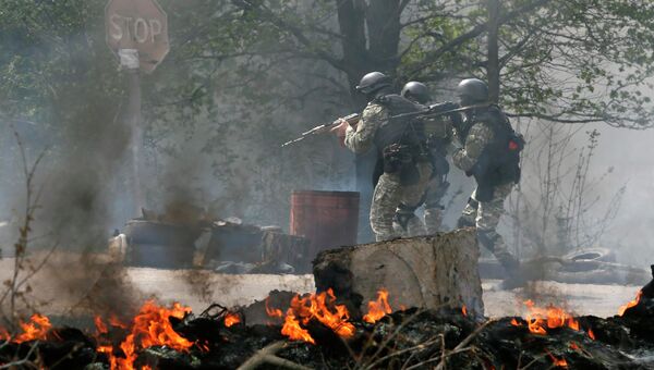 Украинские военные у блокпоста на подъезде к Славянску Украинские военные у блокпоста на подъезде к Славянску