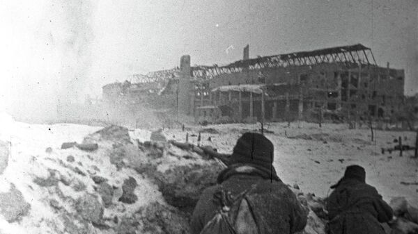 Бой на территории тракторного завода в Сталинграде, 1943 год Бой на территории тракторного завода в Сталинграде, 1943 год