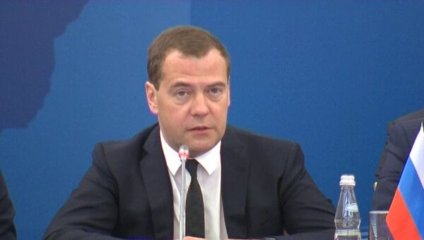 Платежи никак не должны быть связаны с политикой - Медведев Платежи никак не должны быть связаны с политикой - Медведев